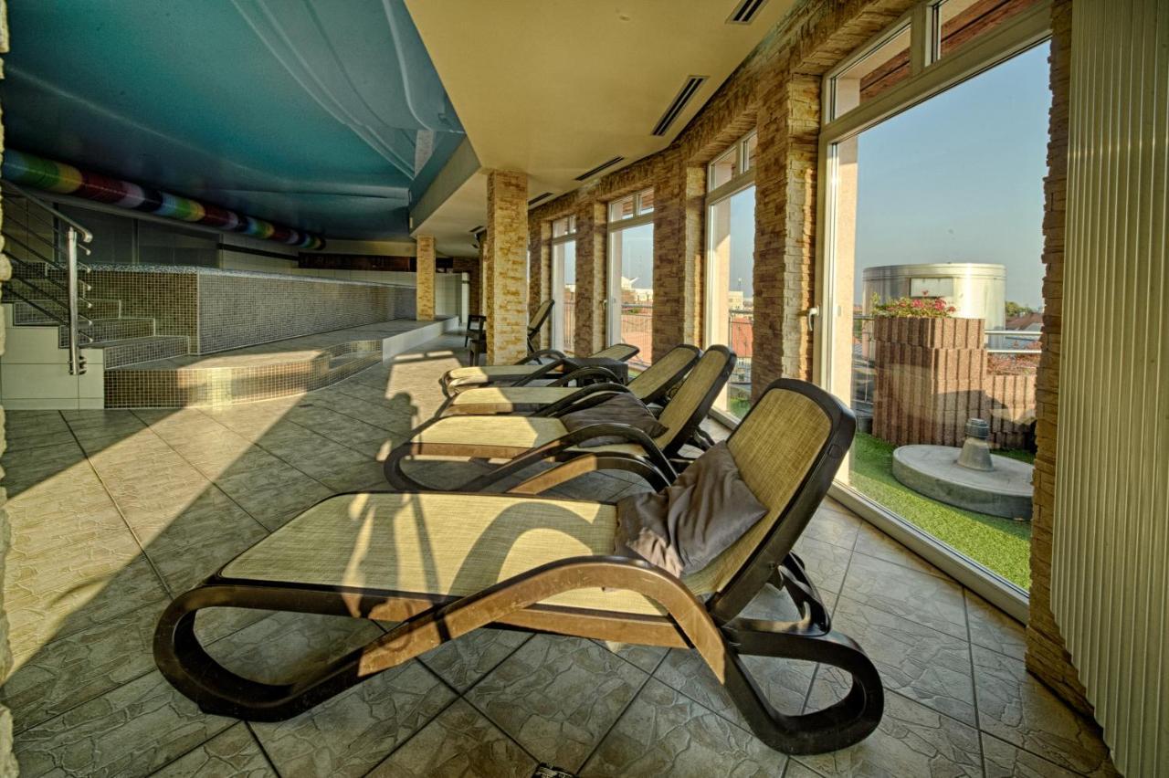 Sky Business Hotel Legnica Exterior foto
