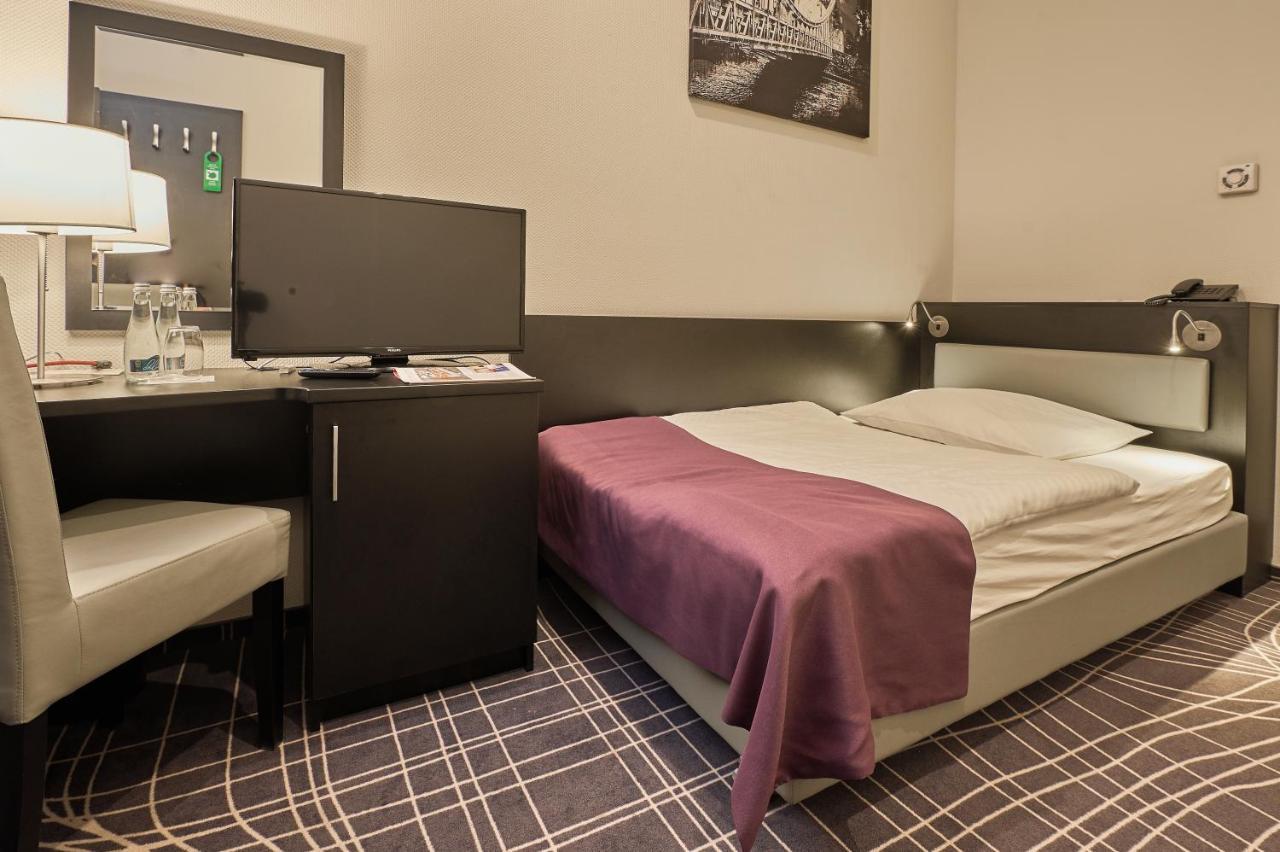Sky Business Hotel Legnica Exterior foto