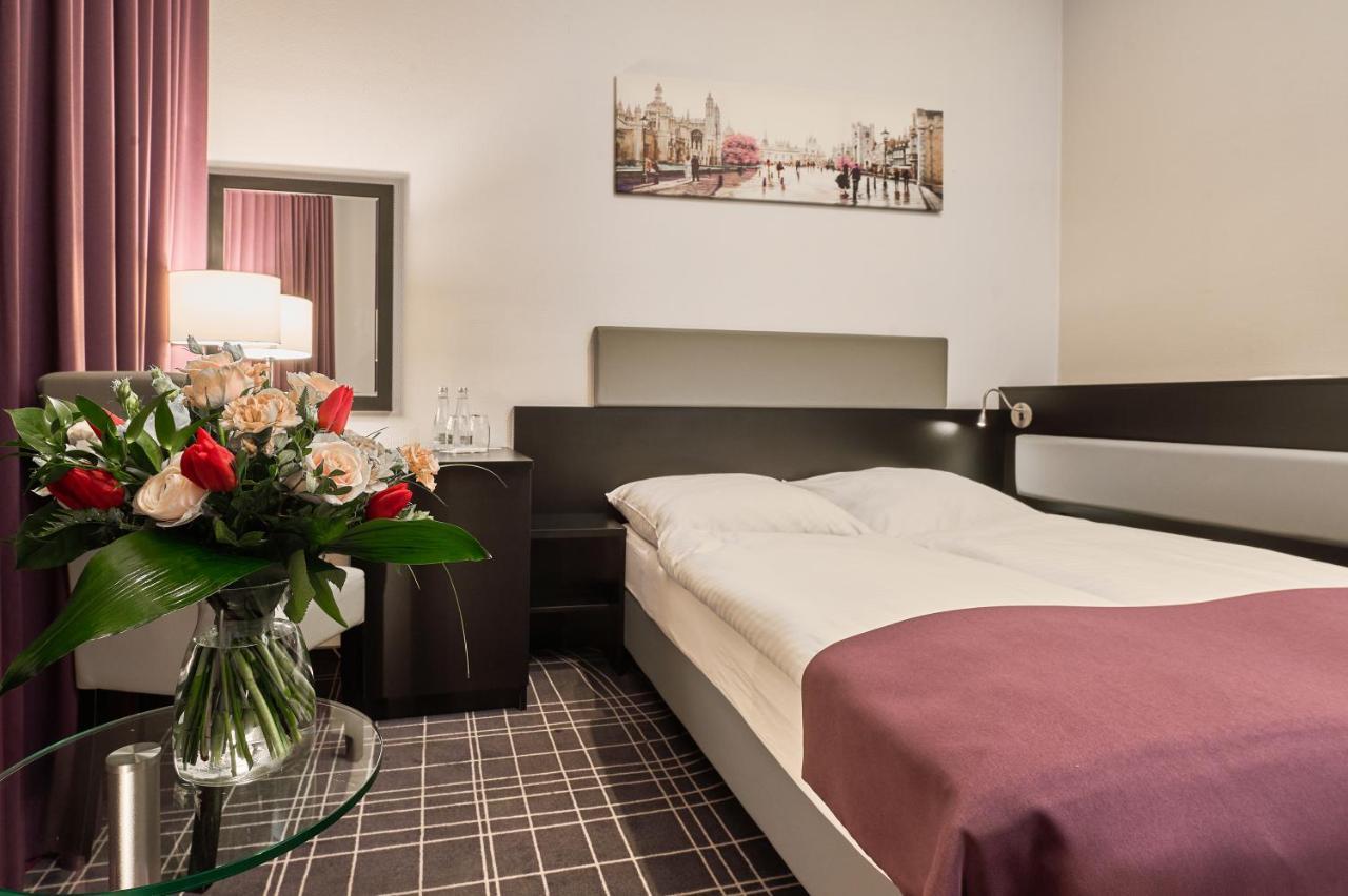 Sky Business Hotel Legnica Exterior foto